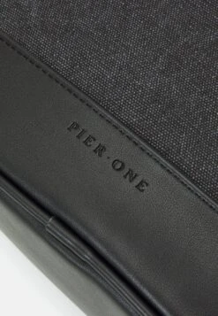 Pier One Unisex - Toilettas - Black 9 Pier One Unisex - Toilettas - Black -Pier One 05d508e36bb14f79b1a50f5dfb5612b7