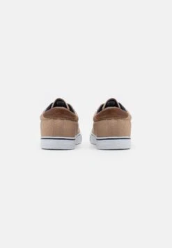 Pier One Unisex - Sneakers Laag - Brown -Pier One 0667ac52398a4cb28ca9239f7e349af9