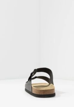 Pier One Unisex - Pantoffels - Black 12 Pier One Unisex - Pantoffels - Black -Pier One 6792cddf649c4c73afdf1fc19e95f07f